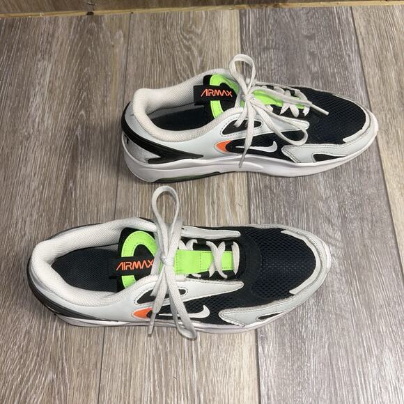 Nike Air Max Bolt Gray Black Green Youth US Size 7Y Sneaker Shoes CW1626-002 - Picture 2 of 11